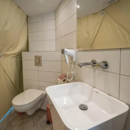 Mountain Glamp & Jacuzzi 扎科帕内