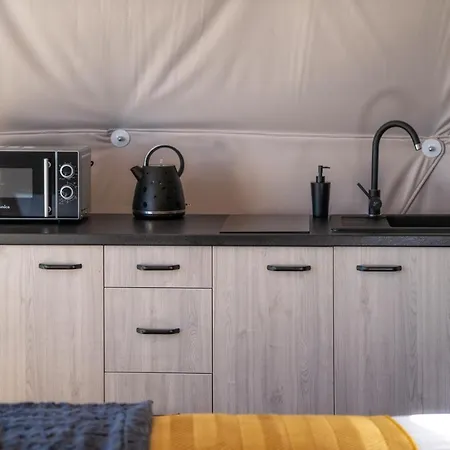 Mountain Glamp & Jacuzzi Luxuszelt *