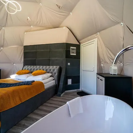 Mountain Glamp & Jacuzzi *